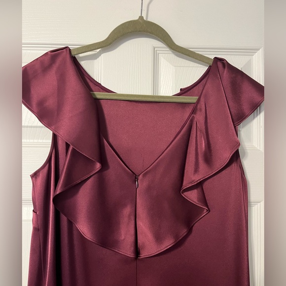 St. John sheath shift dress with ruffled neckline and V neck back size 12 - Picture 4 of 6